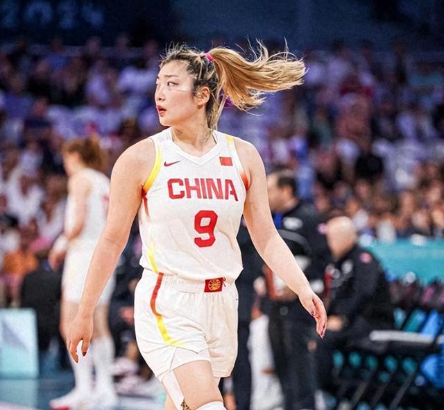 天天盈球入口-李梦二代出炉？1.78米力量型锋线连取MVP 16岁被李导立为绝对核心